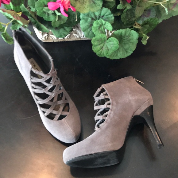 Steve Madden Shoes - Steve Madden leather bootie ankle boot 👢 sz 9